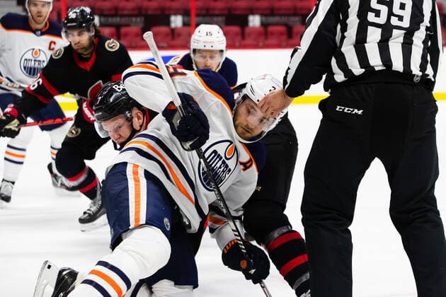 February 09, 2021: Edmonton Oilers Leon Draisaitl (29) and Ottawa Senators Brady Tkachuk (7) battle for a face-off during the NHL, Eishockey Herren, USA game between the Edmonton Oilers and the Ottawa Senators at Canadian Tire Centre in Ottawa, Canada. CSM Ottawa Canada - ZUMAc04_ 20210209_zaf_c04_072 Copyright: xDanielxLeax