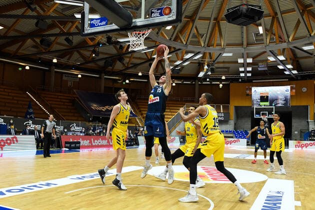 Bogdan Radosavljevic HAKRO Merlins Crailsheim at the basket against Malte Delow ALBA Berlin and Louis Olinde ALBA Berlin , GER, HAKRO Merlins Crailsheim vs Alba Berlin, 09 02 2021, 17 Spieltag easycredit Basketball Bundesliga, Spielzeit 2020 2021 GER, HAKRO Merlins Crailsheim vs Alba Berlin, 09 02 2021, 17 Spieltag easycredit Basketball Bundesliga, Spielzeit 2020 2021 Crailsheim Copyright: xEibnerxPressefoto MichaelxMemmlerx EP_MMR