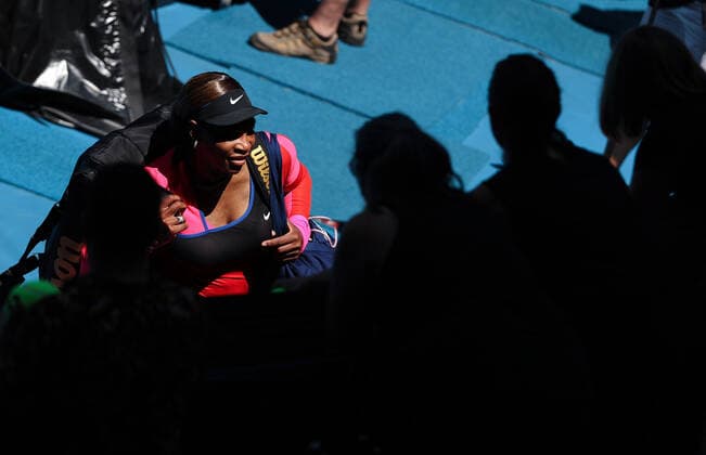 (210210) -- MELBOURNE, Feb. 10, 2021 -- Serena Williams of the United States leaves the court after the women s singles second round match between Nina Stojanovic of Serbia and Serena Williams of the United States at Australian Open in Melbourne Park, Melbourne, Australia, Feb. 10, 2021. ) (SP)AUSTRALIA-MELBOURNE-TENIS-AUSTRALIAN OPEN BaixXuefei 