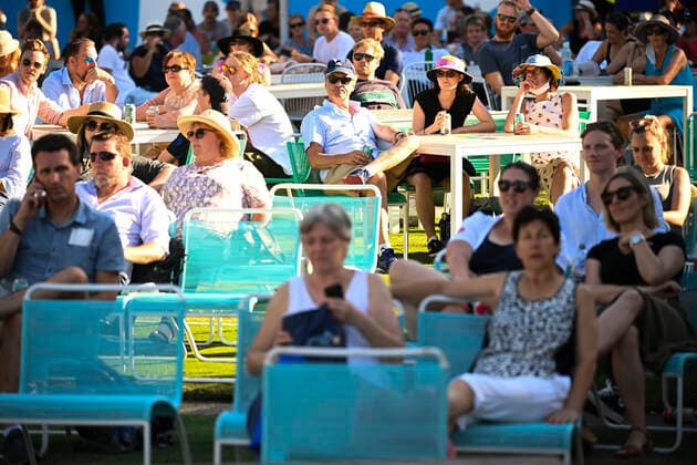 TENNIS AUSTRALIAN OPEN, Visitors watch a tennis match on a screen on Day 3 of the Australian Open at Melbourne Park in Melbourne, Wednesday, February 10, 2021. ( NO ARCHIVING, EDITORIAL USE ONLY, NO USE IN BOOKS WITHOUT CONSENT MELBOURNE VIC AUSTRALIA  Copyright: xDEANxLEWINSx 20210210001519575588