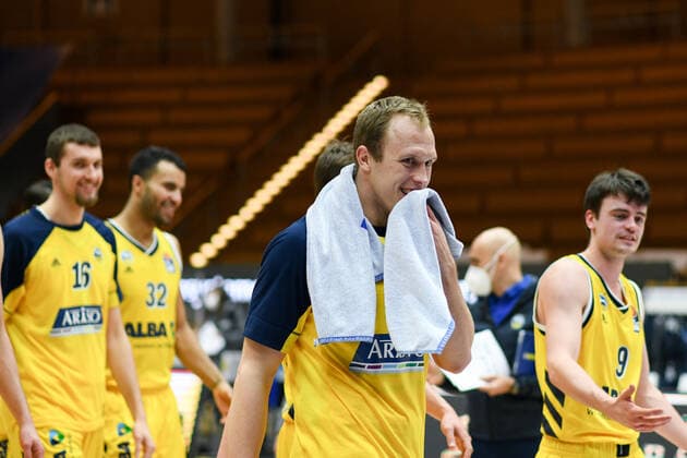 Luke Sikma ALBA Berlin is happy about the victory, GER, HAKRO Merlins Crailsheim vs Alba Berlin, 09 02 2021, 17 Matchday easycredit Basketball Bundesliga, Season 2020 2021 GER, HAKRO Merlins Crailsheim vs Alba Berlin, 09 02 2021, 17 Matchday easycredit Basketball Bundesliga, Season 2020 2021 Crailsheim Copyright: xEibnerxPressefoto MichaelxMemmlerx EP_MMR