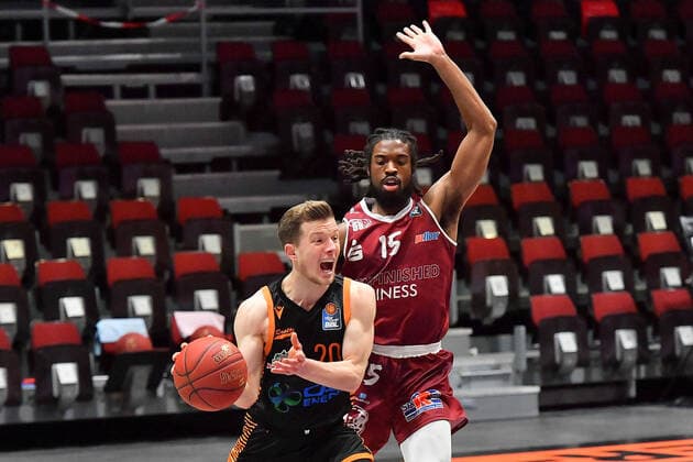 Chemnitz, Germany 10 February 2021 BBL 2020 2021 Niners Chemnitz vs Rasta Vechta v li in duel Jannes Hundt Vechta and Marcus Thornton Chemnitz Copyright: xFotostandx xDostmannx