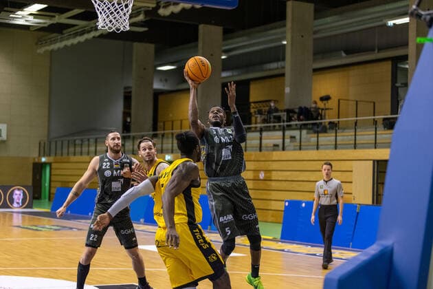 Philip Heyden MLP Academics Heidelberg, 22 Enosch Wolf Tigers Tübingen, 8 Roland Nyama Tigers Tübingen, 24 Shyron Ely MLP Academics Heidelberg, 5 ¨¨¨Tigers Tübingen vs MLP Academics Heidelberg, 2 Basketball, Bundesliga, Pro A, Barmer 2 basketball, game day 22, season 2020 2021, 10 02 2021, ¨¨Tigers Tübingen MLP Academics Heidelberg, basketball, 2 Bundesliga, Barmer 2 basketball, game day 22, season 2020 2021, 10 02 2021 Rottenburg am Neckar. Copyright: xNinaxSander xEibnerxPressefotoxIx EP_NSR
