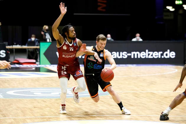 10 02 2021, easyCredit Basketball Bundesliga, BBL, season 2020 2021, men, Chemnitz Niners Rasta Vechta Marcus Thornton, Niners Chemnitz, Jannes Hundt, Rasta Vechta Chemnitz Fair Chemnitz Saxony Germany