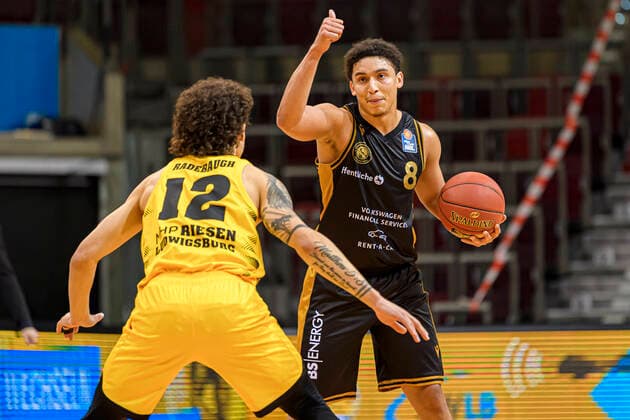 Ludwigsburg, Germany 10 February 2021 BBL 20 21 MHP Riesen Ludwigsburg vs Basketball Loewen Braunschweig v li Jonah Radebaugh Ludwigsburg , James Robinson Braunschweig Ludwigsburg MHP Arena Baden Württemberg Germany.