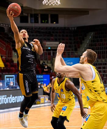 Ludwigsburg, Germany 10 February 2021 BBL 20 21 MHP Riesen Ludwigsburg vs Basketball Loewen Braunschweig v li Karim Jallow Braunschweig , Yorman Polas Bartolo Ludwigsburg , Jonas Wohlfarth Bottermann Ludwigsburg Ludwigsburg MHP Arena Baden Württemberg Germany