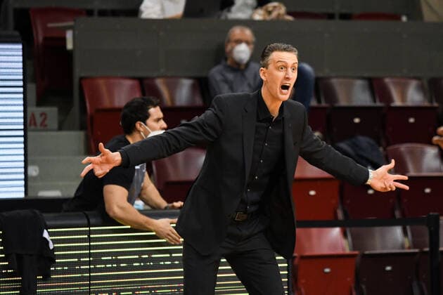 Pete Strobl Basketball Loewen Braunschweig gives instructions, GER, MHP Riesen Ludwigsburg vs Basketball Loewen Braunschweig, 10 02 2021, 17 Spieltag easycredit Basketball Bundesliga, Spielzeit 2020 2021 GER, MHP Riesen Ludwigsburg vs Basketball Loewen Braunschweig, 10 02 2021, 17 Spieltag easycredit Basketball Bundesliga, Spielzeit 2020 2021 Ludwigsburg Copyright: xEibnerxPressefoto MichaelxMemmlerx EP_MMR
