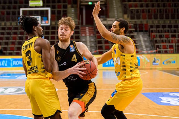 Ludwigsburg, Germany 10 February 2021 BBL 20 21 MHP Riesen Ludwigsburg vs Basketball Loewen Braunschweig v li Jaleen Smith Ludwigsburg , Luc van Slooten Braunschweig , Andrew Warren Ludwigsburg Ludwigsburg MHP Arena Baden Württemberg Germany.