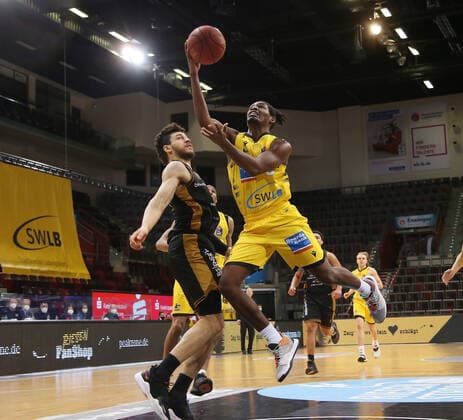 V li Gavin Schilling Brazunsch , Jaleen Smith Riesen MHP Riesen Ludwigsburg vs Basketball Löwen Braunschweig Basketball Bundesliga 2020 2021 Ludwigsburg , GER, 10 02 2021,