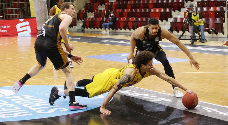 Ludwigsburg , Basketball easyCredit BBL Bundesliga , MHP RIESEN Ludwigsburg vs Basketball Löwen Braunschweig , from left LUkas Meisner Löwen Jonah Radebaugh Riesen karim Jallow Löwen
