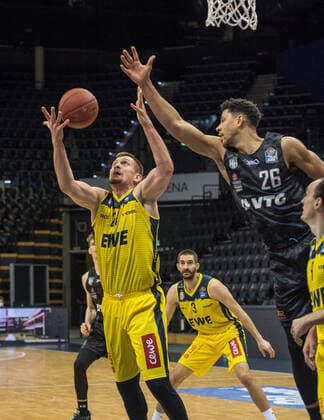 GER, Basketball, EWE Baskets Oldenburg vs Hamburg Towers 10 02 2021, EWE Arena, Oldenburg, GER, easy Credit BBL, EWE Baskets Oldenburg vs Hamburg Towers, in picture Rasid MAHALBASIC EWE Baskets Oldenburg 24 Marvin OGUNSIPE Hamburg Towers 26 nordphotoxRojahn nph00310