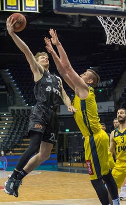 GER, Basketball, EWE Baskets Oldenburg vs Hamburg Towers 10 02 2021, EWE Arena, Oldenburg, GER, easy Credit BBL, EWE Baskets Oldenburg vs Hamburg Towers, in picture Justus HOLLATZ Hamburg Towers 21 Rasid MAHALBASIC EWE Baskets Oldenburg 24 nordphotoxRojahn nph00310