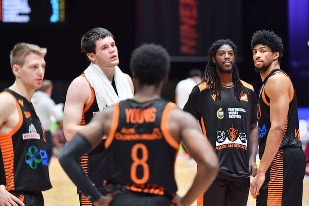 Chemnitz, Germany 10 February 2021 BBL 2020 2021 Niners Chemnitz vs Rasta Vechta The spilers of Rasta Vechta are unhappy after the game. Copyright: xFotostandx xDostmannx