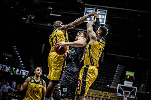 Basketball Oldenburg 10 02 2021 Season 2020 2021 easyCredit BBL 17 Matchday EWE Baskets Hamburg Towers Basketball Oldenburg 10 02 2021 Season 2020 2021 easyCredit BBL 17 Matchday EWE Baskets Hamburg Towers 23, Rickey Paulding, EWE Baskets Oldenburg 11 Maik Kotsar Towers Hamburg, 12, Martin Breunig, EWE Baskets Oldenburg editorial use only commercial use only by arrangement with the photographer Oldenburg Germany