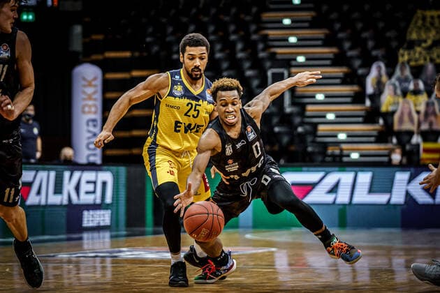 Basketball Oldenburg 10 02 2021 Season 2020 2021 easyCredit BBL 17 Matchday EWE Baskets Hamburg Towers Basketball Oldenburg 10 02 2021 Season 2020 2021 easyCredit BBL 17 Matchday EWE Baskets Hamburg Towers 55, Phil Pressey, EWE Baskets Oldenburg T 0 TJ Shorts, Towers Hamburg editorial use only commercial use only by arrangement with the photographer Oldenburg Germany