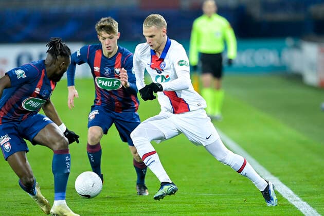 Fußball, Coupe de France, SM Caen - Paris St. Germain Mitchel Bakker (PSG) vs Johann Lepenant (Caen) FOOTBALL : SM Caen vs PSG - 1 32 de Finale - Coupe de France - 10 02 2021 JBAutissier Panoramic 