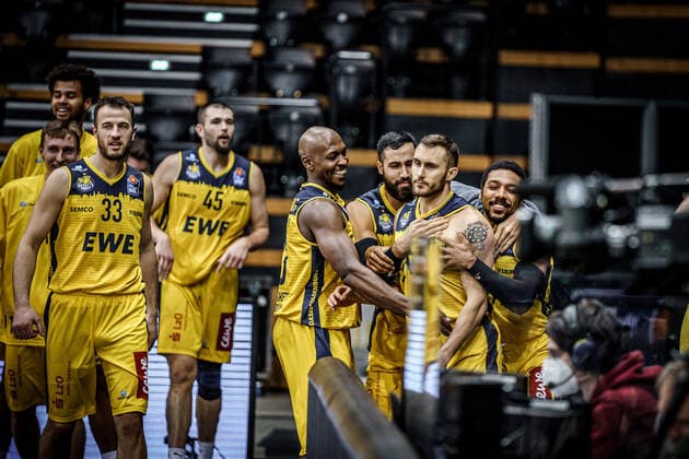 Basketball Oldenburg 10 02 2021 Season 2020 2021 easyCredit BBL 17 Matchday EWE Baskets Hamburg Towers Basketball Oldenburg 10 02 2021 Season 2020 2021 easyCredit BBL 17 Matchday EWE Baskets Hamburg Towers 23, Rickey Paulding, EWE Baskets Oldenburg 12, Martin Breunig, EWE Baskets Oldenburg 55, Phil Pressey, EWE Baskets Oldenburg T 4, Keith Hornsby, EWE Baskets Oldenburg editorial use only commercial use only by arrangement with the photographer Oldenburg Germany