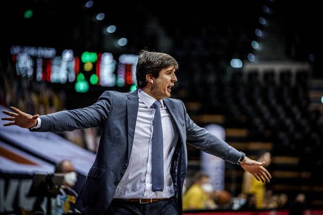 Basketball Oldenburg 10 02 2021 Season 2020 2021 easyCredit BBL 17 Matchday EWE Baskets Hamburg Towers Basketball Oldenburg 10 02 2021 Season 2020 2021 easyCredit BBL 17 Matchday EWE Baskets Hamburg Towers Pedro Calles Head Coach , Towers Hamburg editorial use only commercial use only by arrangement with the photographer Oldenburg Germany
