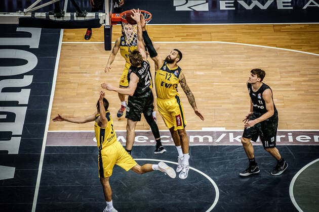 Basketball Oldenburg 10 02 2021 Season 2020 2021 easyCredit BBL 17 Matchday EWE Baskets Hamburg Towers Basketball Oldenburg 10 02 2021 Season 2020 2021 easyCredit BBL 17 Matchday EWE Baskets Hamburg Towers 21 Justus Hollatz, Towers Hamburg 12, Martin Breunig, EWE Baskets Oldenburg editorial use only commercial use only by arrangement with the photographer Oldenburg Germany