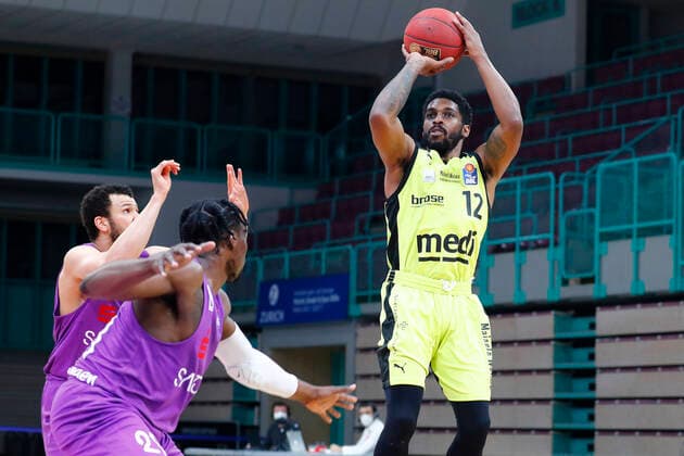 17 Matchday of the easyCredit BBL Basketball Bundesliga at Oberfrankenhalle in Bayreuth Bavaria Germany Season 2020 2021 Medi Bayreuth vs BG Goettingen Lazeric Jones Medi Bayreuth 12 right Tai Odiase BG Goettingen 21 left