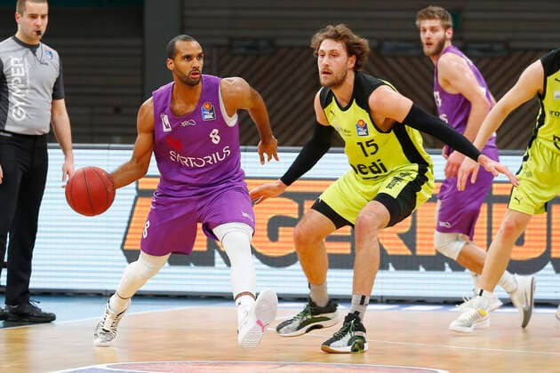 17 Matchday of the easyCredit BBL Basketball Bundesliga at Oberfrankenhalle in Bayreuth Bavaria Germany Season 2020 2021 Medi Bayreuth vs BG Goettingen Matthew Tiby Medi Bayreuth 15 right Akeem Vargas BG Goettingen 8 left