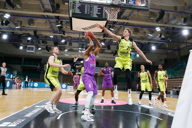 17 Matchday of the easyCredit BBL Basketball Bundesliga at Oberfrankenhalle in Bayreuth Bavaria Germany Season 2020 2021 Medi Bayreuth vs BG Goettingen David Walker Medi Bayreuth23 right Akeem Vargas BG Goettingen 8 left