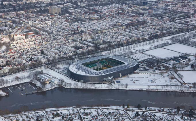 Aerial view of the snow-covered Weserstadion, football stadium of the German Bundesliga team Werder Bremen, in Bremen directly at the right bank of the river Weser in the Pauliner Marsch, a flooding area in front of the Osterdeich in the district Östliche Vorstadt, district Peterswerder Copyright: xCarlxGrollx