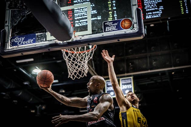 Basketball Oldenburg 12 02 2021 Season 2020 2021 easyCredit BBL 18 Matchday EWE Baskets JobStairs GIESSEN 46ers Basketball Oldenburg 12 02 2021 Season 2020 2021 easyCredit BBL 18 Matchday EWE Baskets JobStairs GIESSEN 46ers Brandon Bowman, No 15 33, Philipp Schwethelm, EWE Baskets Oldenburg editorial use only commercial use only by arrangement with the photographer Oldenburg Germany