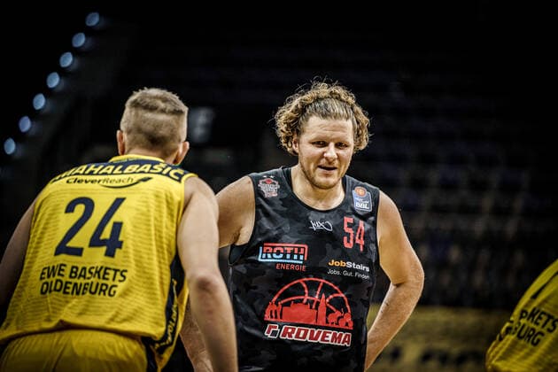 Basketball Oldenburg 12 02 2021 Season 2020 2021 easyCredit BBL 18 Matchday EWE Baskets JobStairs GIESSEN 46ers Basketball Oldenburg 12 02 2021 Season 2020 2021 easyCredit BBL 18 Matchday EWE Baskets JobStairs GIESSEN 46ers 24, Rasid Mahalbasic, EWE Baskets Oldenburg 54, JOHN BRYANT, JobStairs GIESSEN 46ers editorial use only commercial use only by arrangement with the photographer Oldenburg Germany