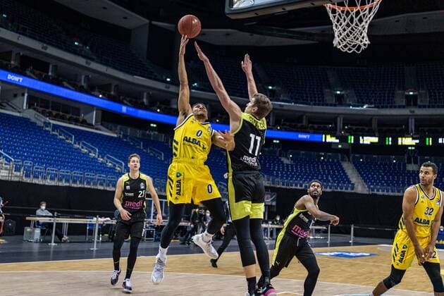 Basketball Berlin 12 02 2021 Season 2020 2021 BBL 1 Bundesliga easyCredit BBL Alba Berlin medi Bayreuth Maodo Lo Alba Berlin, No 00 Andreas Seiferth Bayreuth, No 11