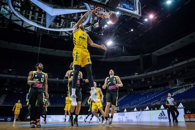 Basketball Berlin 12 02 2021 Season 2020 2021 BBL 1 Bundesliga easyCredit BBL Alba Berlin medi Bayreuth Louis Olinde Alba Berlin, No 19