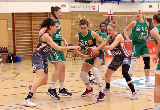 12 02 2021, xovx, Basketball Women, DBBL, 1 Bundesliga, BC Pharmaserv Marburg TSV 1880 Wasserburg v l Margearet Mulligan TSV 1880 Wasserburg , Johanna Klug BC Pharmaserv Marburg , Theresa Simon BC Pharmaserv Marburg , Laura Hebecker TSV 1880 Wasserburg , Marie Bertholdt BC Pharmaserv Marburg Marburg Sporthalle Georg Gaßmann Stadion Hessen Germany DE