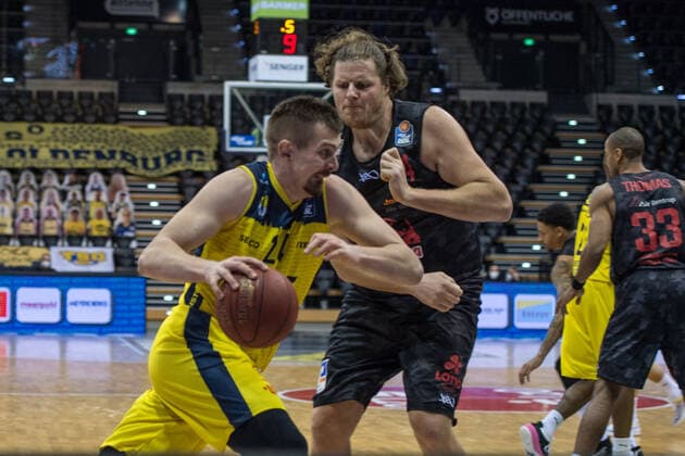 GER, Basketball, EWE Baskets Oldenburg vs JobStairs Giessen 46ers 12 02 2021, EWE Arena, Oldenburg, GER, easy Credit BBL, EWE Baskets Oldenburg vs JobStairs Giessen 46ers, in picture Rasid MAHALBASIC EWE Baskets Oldenburg 24 John BRYANT Jobstairs Giessen 46ers 54 nordphotoxRojahn nph00310