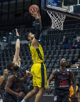 GER, Basketball, EWE Baskets Oldenburg vs JobStairs Giessen 46ers 12 02 2021, EWE Arena, Oldenburg, GER, easy Credit BBL, EWE Baskets Oldenburg vs JobStairs Giessen 46ers, in picture Martin BREUNING EWE Baskets Oldenburg 12 Jonathan STARK Jobstairs Giessen 46ers 1 Brandon BOWMAN Jobstairs Giessen 46ers 15 nordphotoxRojahn nph00310
