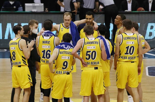 Team celebrates win after end of game Sports Basketball BBL Bundesliga Men Season 2020 2021 12 02 2021 ALBA Berlin vs medi Bayreuth