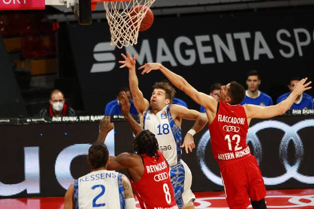 12 Diego Flaccadori and 8 Jalen Reynolds FCBB, red vs 18 Joe Rahon Frankfurt Basketball, 1 Bundesliga, BBL, FC Bayern Munich, Fraport Skyliners Frankfurt, Audi Dome, 12 02 2021 PHOTO Mladen Lackovic LakoPress