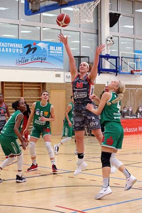12 02 2021, xovx, Basketball Women, DBBL, 1 Bundesliga, BC Pharmaserv Marburg TSV 1880 Wasserburg v l Tonisha Baker BC Pharmaserv Marburg , Theresa Simon BC Pharmaserv Marburg , Anne Zipser TSV 1880 Wasserburg , Marie Bertholdt BC Pharmaserv Marburg Marburg Sporthalle Georg Gaßmann Stadion Hessen Germany DE