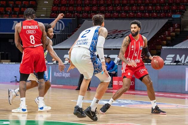 D Seeley 4 FC Bayern , Michael Kessens 2 Fraport Skyliner , FC Bayern Basketball vs Fraport Skyliners, BBL, 12 02 2021 Muenchen Bayern Germany Copyright: xkolbert-press UlrichxGamelx
