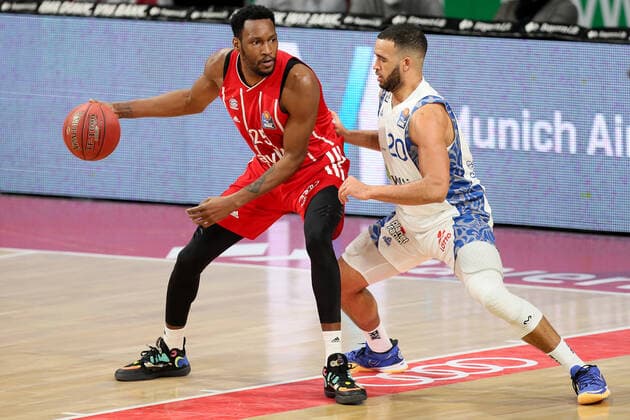 JaJuan Johnson FCBB in a duel with Rasheed Moore Skyliners during the 18th matchday in the Beko BBL Bundesliga on 12 02 2021 GER, Basketballl, Beko BBL Bundesliga, FC Bayern Basketball vs Fraport Skyliners, 12 02 2021 Muenchen Copyright: xMarcelxEngelbrechtx Eibner-Pressefotox EP_met