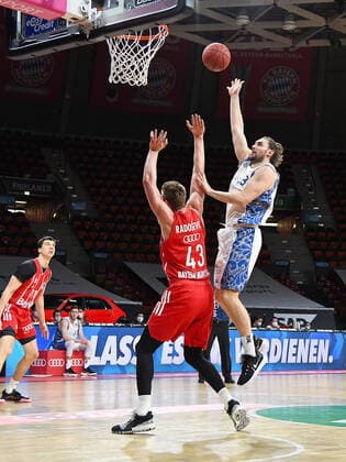 12 02 2021, xemx, Basketball BBL Bundesliga, FC Bayern Muenchen Basketball Fraport Skyliners emspor, v l Leon Radosevic FC Bayern Basketball and Marco Voeller Fraport Skyliners Muenchen