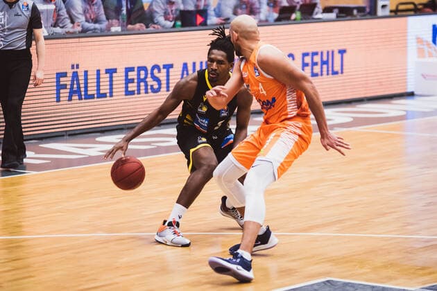 easyCredit BBL 18 Matchday RASTA Vechta vs MHP RIESEN Ludwigsburg, 12 02 2021 Jaleen Smith MHP RIESEN Ludwigsburg, 3 , Stefan Peno RASTA Vechta, 4 easyCredit BBL 18 Matchday RASTA Vechta vs MHP RIESEN Ludwigsburg on 12 02 2021 in Vechta RASTA Dome , Germany, Copyright: xBEAUTIFULxSPORTS Neddermannx