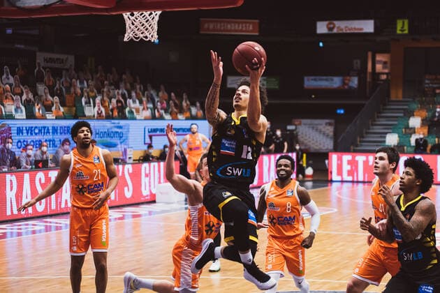 easyCredit BBL 18 Matchday RASTA Vechta vs MHP RIESEN Ludwigsburg, 12 02 2021 Jannes Hundt RASTA Vechta, 20 , Jonah Radebaugh MHP RIESEN Ludwigsburg, 12 , Joshua Adam Young RASTA Vechta, 8 easyCredit BBL 18 Matchday RASTA Vechta vs MHP RIESEN Ludwigsburg on 12 02 2021 in Vechta RASTA Dome , Germany, Copyright: xBEAUTIFULxSPORTS Neddermannx
