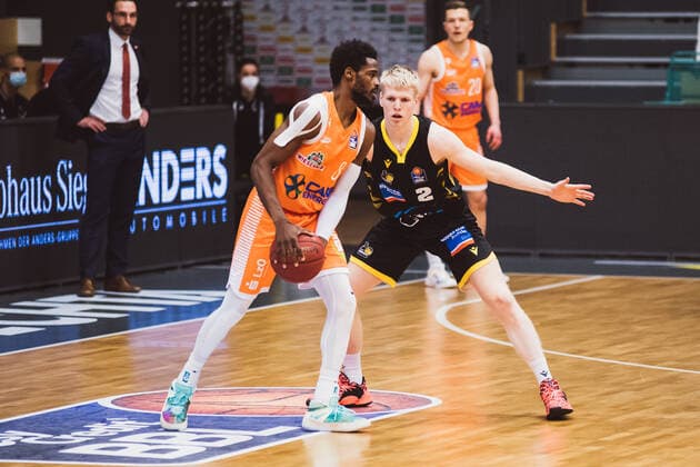 easyCredit BBL 18 Matchday RASTA Vechta vs MHP RIESEN Ludwigsburg, 12 02 2021 Joshua Adam Young RASTA Vechta, 8 , Jacob Patrick MHP RIESEN Ludwigsburg, 2 easyCredit BBL 18 Matchday RASTA Vechta vs MHP RIESEN Ludwigsburg on 12 02 2021 in Vechta RASTA Dome , Germany, Copyright: xBEAUTIFULxSPORTS Neddermannx