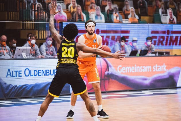 easyCredit BBL 18 Matchday RASTA Vechta vs MHP RIESEN Ludwigsburg, 12 02 2021 Desi Rodriguez MHP RIESEN Ludwigsburg, 20 , Jesse Johannes Hunt RASTA Vechta, 34 easyCredit BBL 18 Matchday RASTA Vechta vs MHP RIESEN Ludwigsburg on 12 02 2021 in Vechta RASTA Dome , Germany, Copyright: xBEAUTIFULxSPORTS Neddermannx