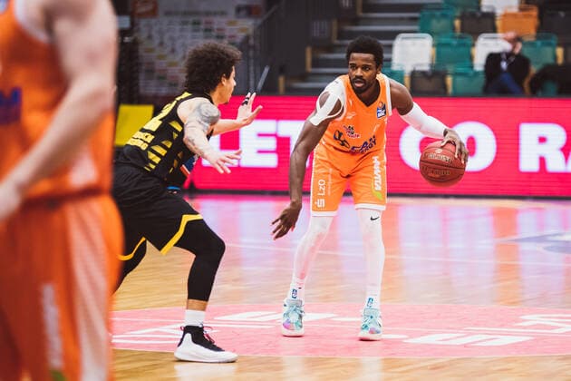 easyCredit BBL 18 Matchday RASTA Vechta vs MHP RIESEN Ludwigsburg, 12 02 2021 Jonah Radebaugh MHP RIESEN Ludwigsburg, 12 , Joshua Adam Young RASTA Vechta, 8 easyCredit BBL 18 Matchday RASTA Vechta vs MHP RIESEN Ludwigsburg on 12 02 2021 in Vechta RASTA Dome , Germany, Copyright: xBEAUTIFULxSPORTS Neddermannx