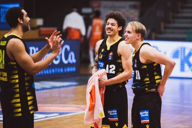 easyCredit BBL 18 Matchday RASTA Vechta vs MHP RIESEN Ludwigsburg, 12 02 2021 Tremmell Darden MHP RIESEN Ludwigsburg, 21 , Jonah Radebaugh MHP RIESEN Ludwigsburg, 12 , Lukas Herzog MHP RIESEN Ludwigsburg, 11 easyCredit BBL 18 Matchday RASTA Vechta vs MHP RIESEN Ludwigsburg on 12 02 2021 in Vechta RASTA Dome , Germany, Copyright: xBEAUTIFULxSPORTS Neddermannx