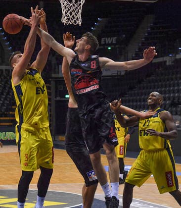 GER, Basketball, EWE Baskets Oldenburg vs JobStairs Giessen 46ers 12 02 2021, EWE Arena, Oldenburg, GER, easy Credit BBL, EWE Baskets Oldenburg vs JobStairs Giessen 46ers, in picture Alen PJANIC Jobstairs Giessen 46ers 8 Rasid MAHALBASIC EWE Baskets Oldenburg 24 Rickey PAULDING EWE Baskets Oldenburg 23 nordphotoxRojahn nph00310