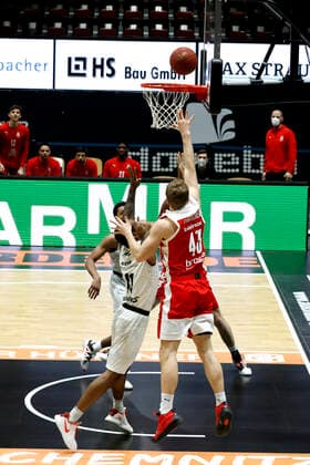 12 02 2021, easyCredit Basketball Bundesliga, BBL, season 2020 2021, men, Chemnitz Niners Brose Bamberg Christian Sengfelder, Brose Bamberg Chemnitz Fair Chemnitz Saxony Germany