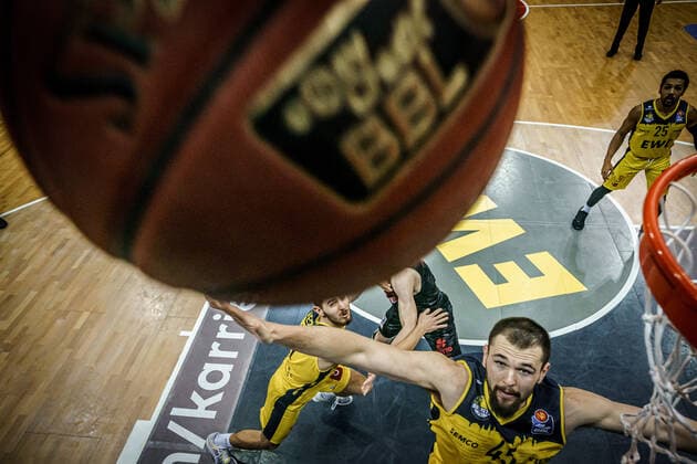 Basketball Oldenburg 12 02 2021 Season 2020 2021 easyCredit BBL 18 Matchday EWE Baskets JobStairs GIESSEN 46ers Basketball Oldenburg 12 02 2021 Season 2020 2021 easyCredit BBL 18 Matchday EWE Baskets JobStairs GIESSEN 46ers 45, Nathan Boothe, EWE Baskets Oldenburg editorial use only commercial use only by arrangement with the photographer Oldenburg Germany