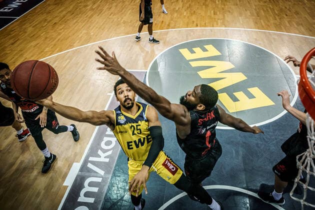 Basketball Oldenburg 12 02 2021 Season 2020 2021 easyCredit BBL 18 Matchday EWE Baskets JobStairs GIESSEN 46ers Basketball Oldenburg 12 02 2021 Season 2020 2021 easyCredit BBL 18 Matchday EWE Baskets JobStairs GIESSEN 46ers 55, Phil Pressey, EWE Baskets Oldenburg 1, JONATHAN STARK, JobStairs GIESSEN 46ers editorial use only commercial use only by arrangement with the photographer Oldenburg Germany